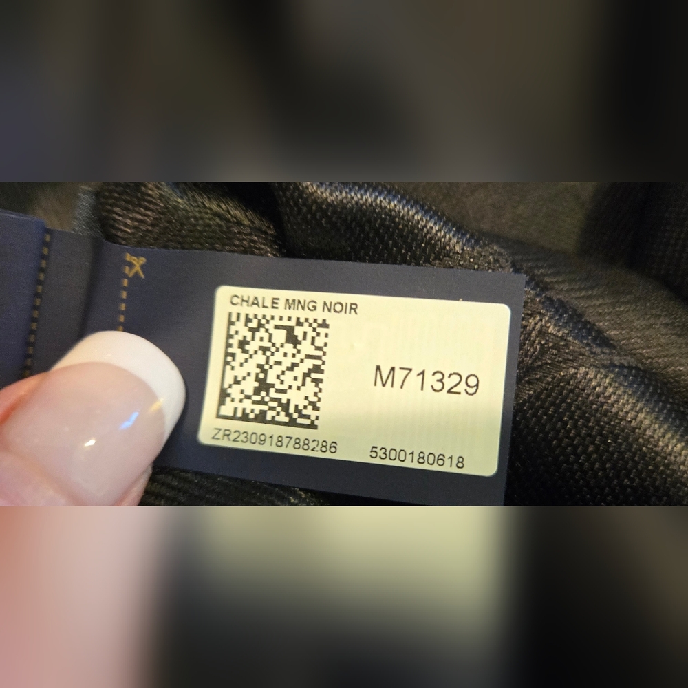 (SOLD) Louis Vuitton Monogram Shawl - Picture 14 of 15